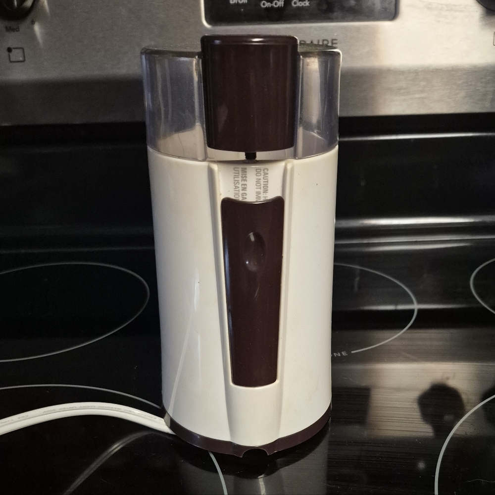 2000 Vintage Black And Decker Bean Grinder